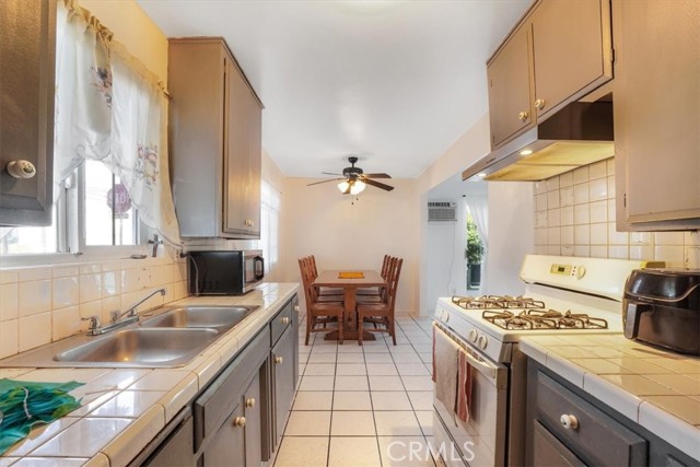 Detail Gallery Image 11 of 28 For 6904 Radford Ave #1,  North Hollywood,  CA 91605 - 2 Beds | 2 Baths