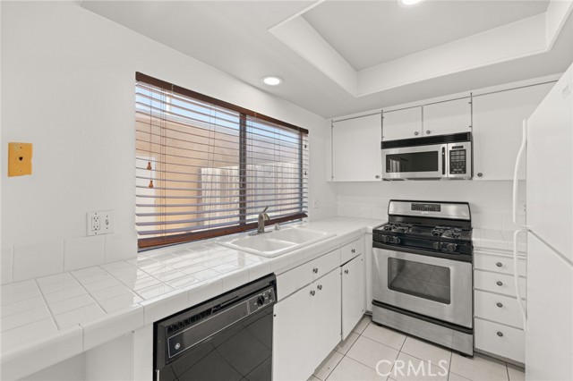 7667 Whitewater Drive, Huntington Beach CA: https://media.crmls.org/medias/2874a5fd-0873-44a4-abf5-32c05eeb2e09.jpg