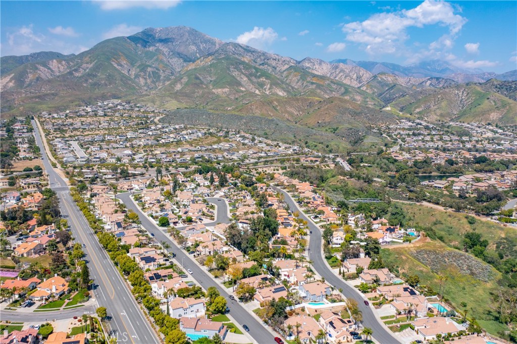 https://media.crmls.org/medias/28753721-53dd-4fd4-a80f-7d54991c5a1d.jpg?preset=X-Large