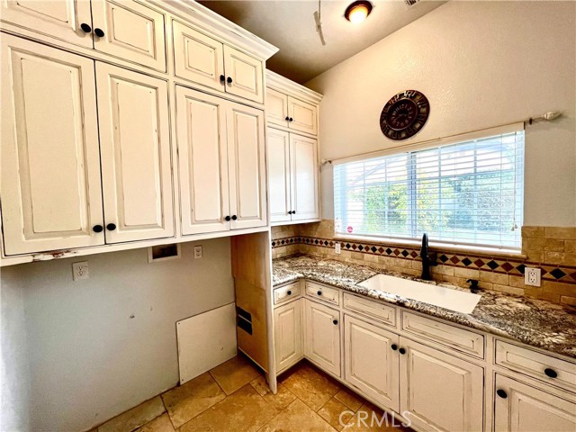Detail Gallery Image 10 of 24 For 685 Bradbury, Redlands,  CA 92374 - 3 Beds | 2/1 Baths