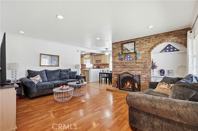 Detail Gallery Image 9 of 42 For 5913 Castana, Lakewood,  CA 90712 - 3 Beds | 2 Baths