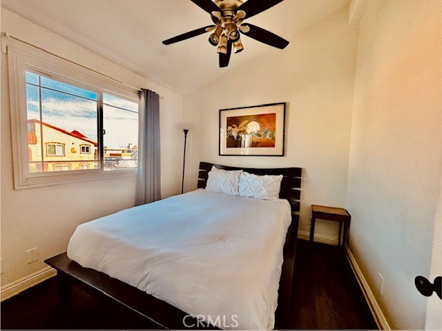 Detail Gallery Image 7 of 10 For 127 29th St #2,  Newport Beach,  CA 92663 - 4 Beds | 2 Baths