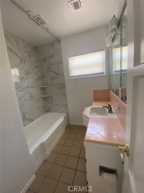 8920 Darby Avenue, Northridge CA: https://media.crmls.org/medias/2875fdbc-fa27-4d47-b84b-48f7f3e658f1.jpg