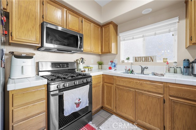 Detail Gallery Image 6 of 13 For 9001 Owensmouth #28,  Canoga Park,  CA 91304 - 3 Beds | 3 Baths