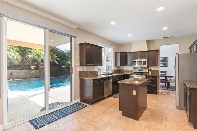 Detail Gallery Image 15 of 47 For 2487 Sweet Rain Way, Corona,  CA 92881 - 4 Beds | 3 Baths