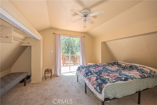 809 San Bernardino Avenue, Sugarloaf CA: https://media.crmls.org/medias/28782d5e-8e00-46a6-b50e-89f46321ad8c.jpg