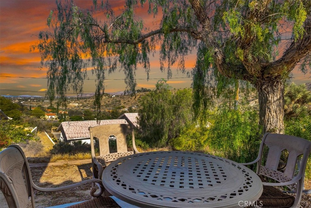 https://media.crmls.org/medias/287888c8-1df8-4006-9c45-38763fc6094f.jpg?preset=X-Large