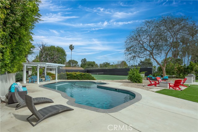 Detail Gallery Image 36 of 53 For 22637 Erwin St, Woodland Hills,  CA 91367 - 6 Beds | 5/1 Baths