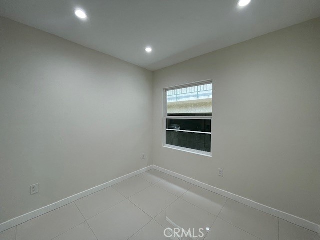811 1/2 E Maple Street, Glendale CA: https://media.crmls.org/medias/28799481-f1f8-4b3d-a5f0-3b9bb417f89a.jpg