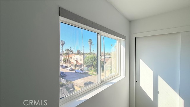 Detail Gallery Image 6 of 28 For 1416 S Cloverdale, Los Angeles,  CA 90019 - 3 Beds | 3 Baths