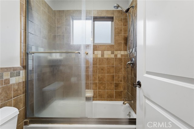 Detail Gallery Image 27 of 39 For 22711 Collins St, Woodland Hills,  CA 91367 - 4 Beds | 3/1 Baths