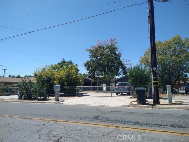 609 S Buena Vista Street, Hemet CA: https://media.crmls.org/medias/287b0411-7fed-4f05-8a08-894252ee23e9.jpg