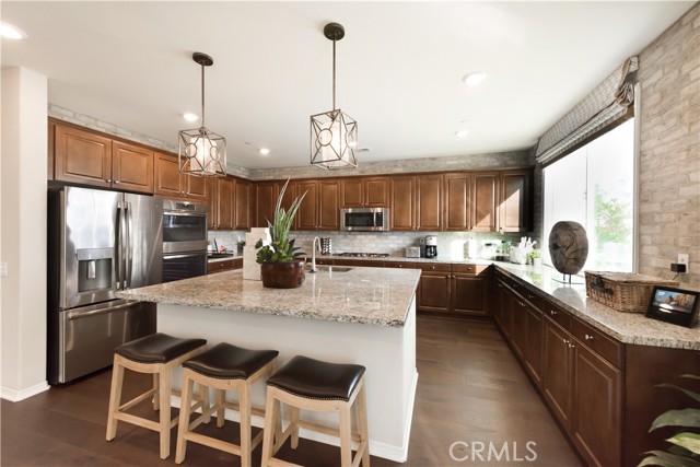 Detail Gallery Image 8 of 48 For 11829 Confluence Dr, Jurupa Valley,  CA 91752 - 5 Beds | 3 Baths