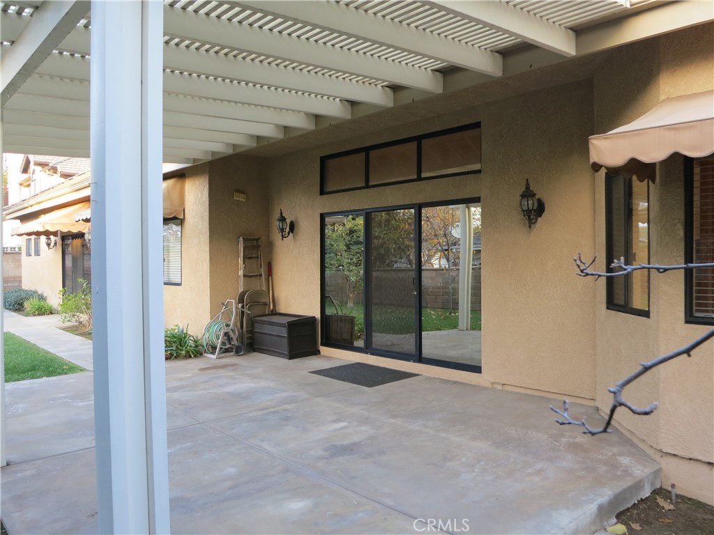https://media.crmls.org/medias/287bdd26-e1d4-49ff-a21a-9c7895064cc1.jpg?preset=X-Large