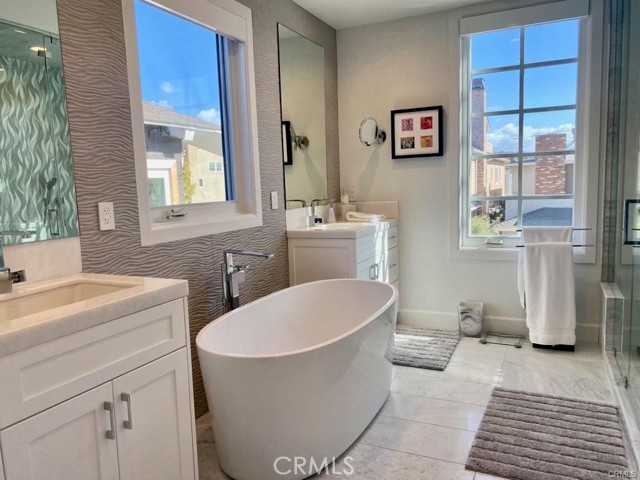 Detail Gallery Image 12 of 26 For 203 Sapphire, Newport Beach,  CA 92662 - 3 Beds | 3/1 Baths