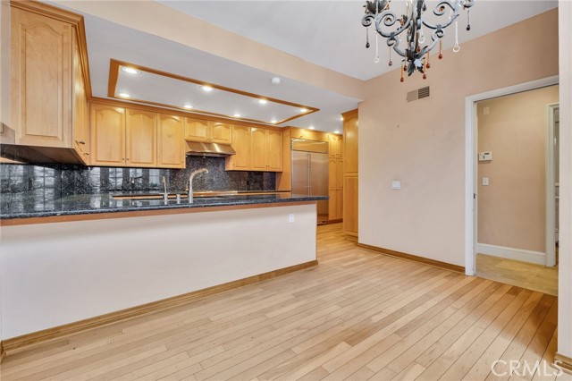 Detail Gallery Image 11 of 59 For 12305 Ridge, Los Angeles,  CA 90049 - 2 Beds | 2/1 Baths