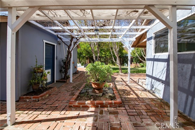 Detail Gallery Image 9 of 57 For 7447 Enfield, Reseda,  CA 91335 - 3 Beds | 2 Baths