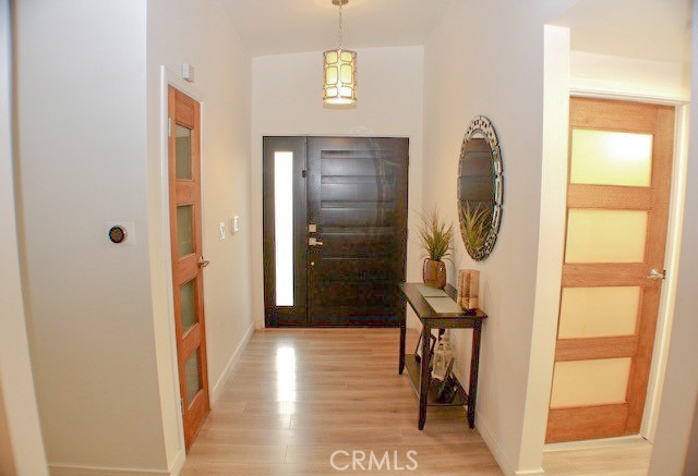 Detail Gallery Image 4 of 25 For 4820 Abbeyville, Woodland Hills,  CA 91364 - 4 Beds | 4 Baths