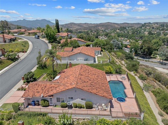 2039 Channelford Road, Westlake Village CA: https://media.crmls.org/medias/2880adf2-ad8d-49ef-bc8e-72ec36b7da39.jpg
