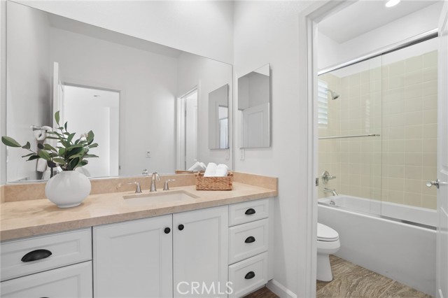 12 Gardenia, Lake Forest CA: https://media.crmls.org/medias/2880b44c-1b0c-4e3d-80c0-2fecba32eabb.jpg