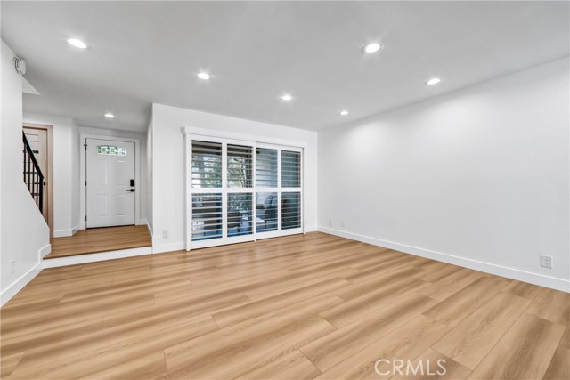 Detail Gallery Image 7 of 36 For 9502 via Salerno, Burbank,  CA 91504 - 2 Beds | 2/1 Baths