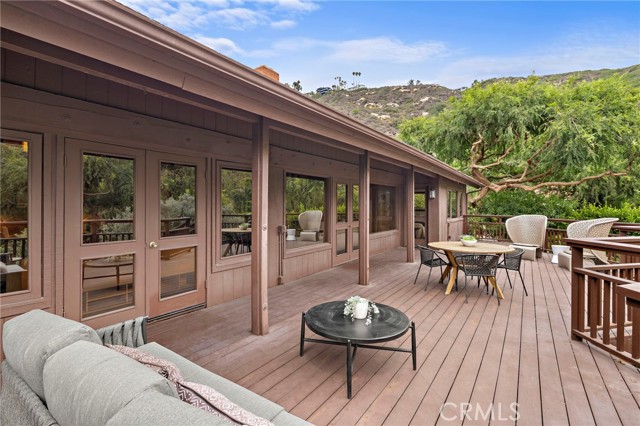 1304 Morningside Drive, Laguna Beach CA: https://media.crmls.org/medias/2881002c-b841-4d62-9fdb-e230cd6e6860.jpg
