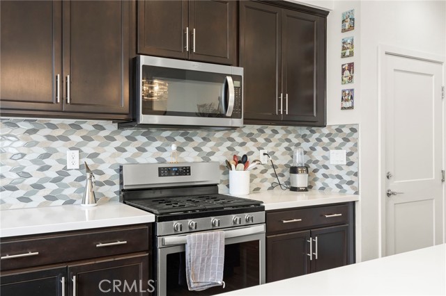 Detail Gallery Image 11 of 49 For 114 Red Brick Dr #1,  Simi Valley,  CA 93065 - 4 Beds | 2/1 Baths
