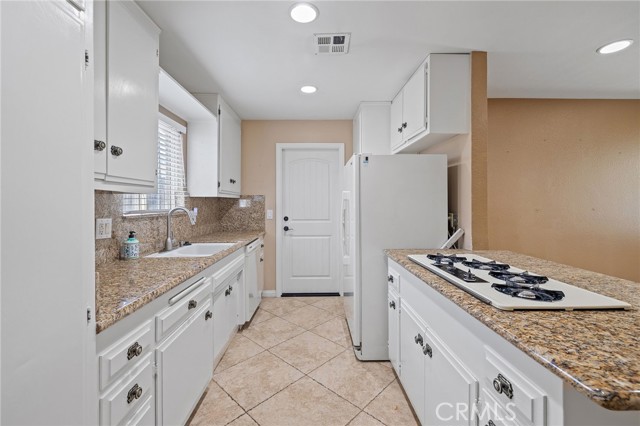 16409 Amber Valley Drive, Whittier CA: https://media.crmls.org/medias/2882e332-9142-4b46-8e0f-a1f66913980a.jpg