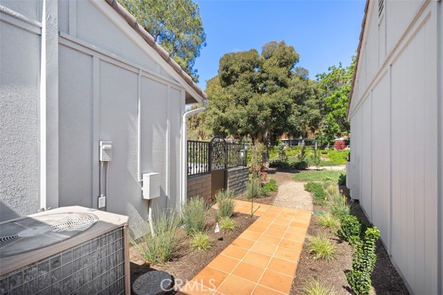 3315 San Amadeo, Laguna Woods CA: https://media.crmls.org/medias/2883326b-c644-460c-9531-72c292676345.jpg