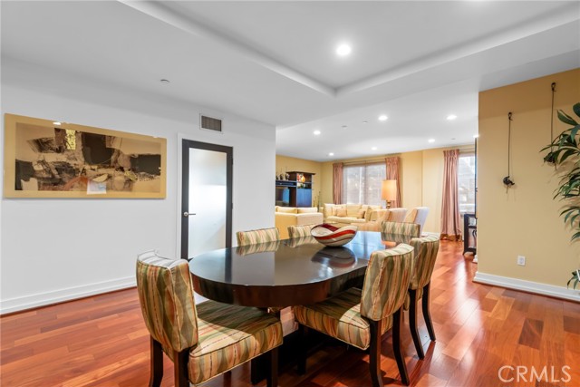 130 N Swall Drive, Beverly Hills CA: https://media.crmls.org/medias/28838b44-15b3-48bf-93fd-b5554f66363f.jpg
