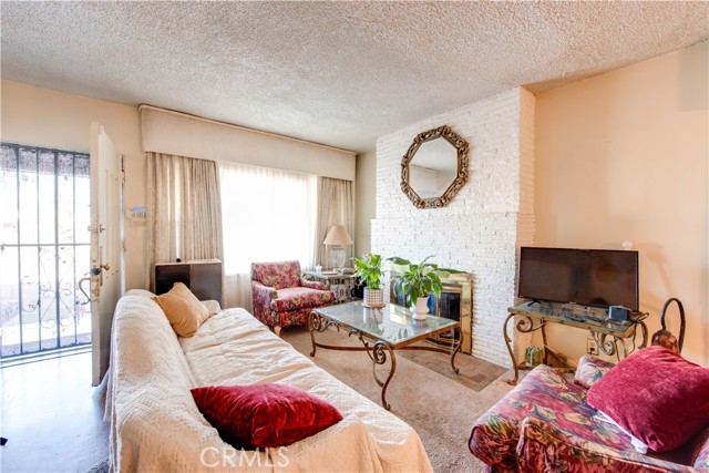 Detail Gallery Image 6 of 25 For 4929 S Gramercy Pl, Los Angeles,  CA 90062 - 3 Beds | 2 Baths