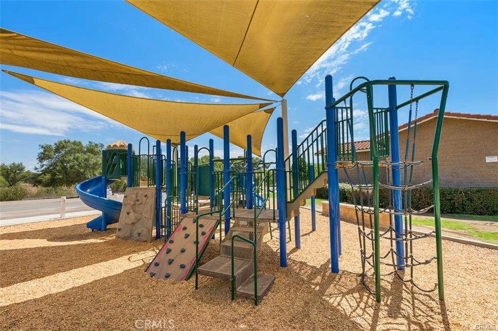 https://media.crmls.org/medias/2883cbac-d64a-4a8e-b64b-91208a40a868.jpg?preset=X-Large