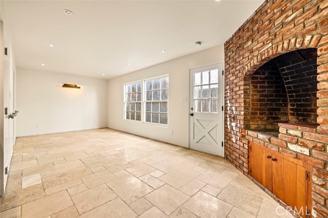 Detail Gallery Image 27 of 59 For 89 Rivo Alto Canal, Long Beach,  CA 90803 - 5 Beds | 3/1 Baths