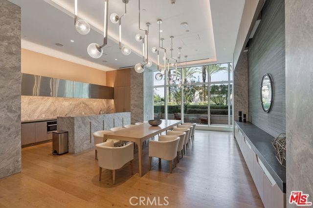 877 Francisco Street, Los Angeles CA: https://media.crmls.org/medias/28849441-1e2b-4caf-9e02-8bb9e1b005f1.jpg