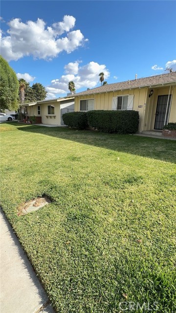 621 Vista De Loma, Hemet CA: https://media.crmls.org/medias/2884f045-a3e2-4be7-a475-6a6ba846f784.jpg