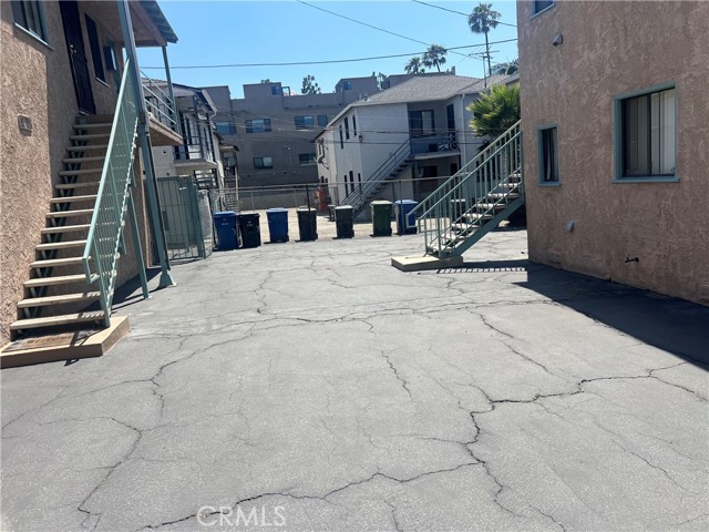 7018 La Tijera Boulevard, Los Angeles CA: https://media.crmls.org/medias/2886937e-7a6d-4a96-a292-e5752bb93ff8.jpg