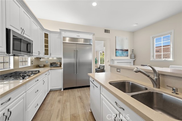 Detail Gallery Image 4 of 27 For 438 3 Rd St, Laguna Beach,  CA 92651 - 4 Beds | 2/1 Baths