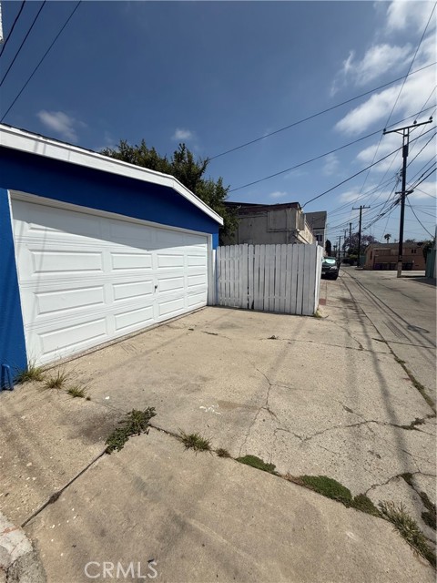 1735 Chestnut Avenue, Long Beach CA: https://media.crmls.org/medias/2886cd9e-5662-4a6c-a8f1-d922c0d52fea.jpg
