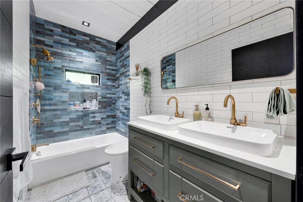 MLS #SR25248992 image #9