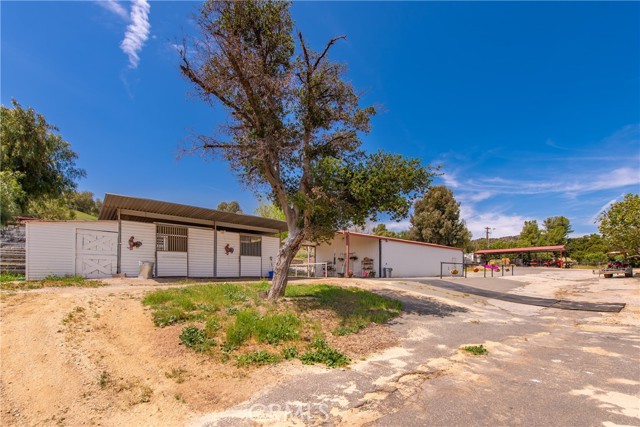 30505 Sloan Canyon Road, Castaic CA: https://media.crmls.org/medias/28875c1c-0be0-4c66-9f13-537727649887.jpg