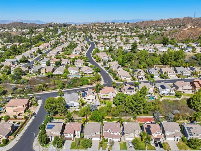 28445 Silverking Trail, Saugus CA: https://media.crmls.org/medias/28878a0f-a52c-4d13-9796-607c22c25f3d.jpg