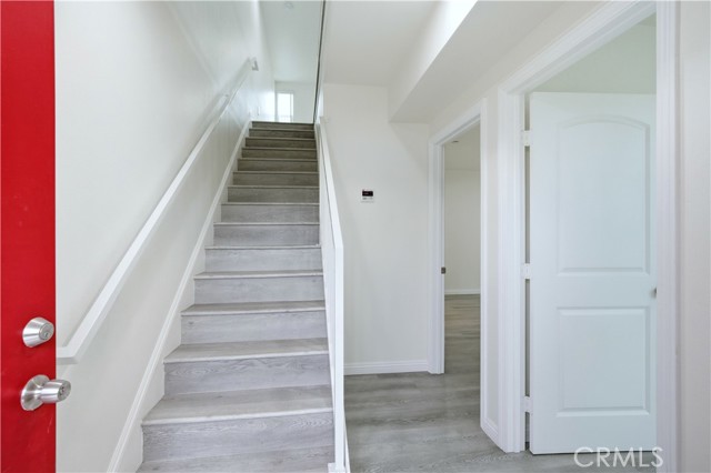 Detail Gallery Image 4 of 42 For 6919 S Menlo, Los Angeles,  CA 90044 - 4 Beds | 4/1 Baths