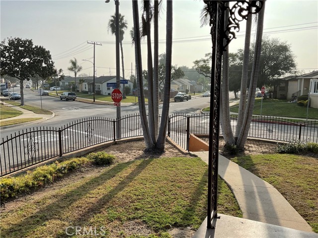 Detail Gallery Image 8 of 29 For 1965 Lohengrin St, Los Angeles,  CA 90047 - 3 Beds | 2 Baths