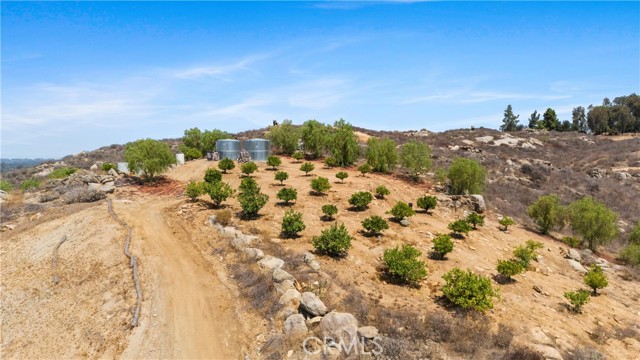 17190 Small Canyon Lane, Riverside CA: https://media.crmls.org/medias/2889fca6-378a-4089-8c66-07ebca4ae754.jpg