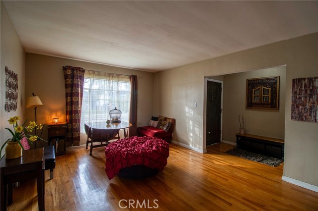 2484 Hanning Avenue, Altadena CA: https://media.crmls.org/medias/288a21ab-979a-4a95-8320-3ae88a4a342f.jpg