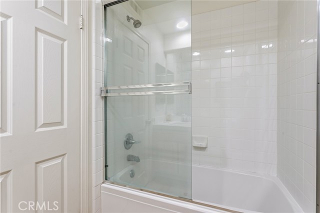 Detail Gallery Image 16 of 24 For 234 via Antonio, Newbury Park,  CA 91320 - 3 Beds | 2/1 Baths