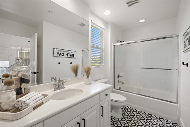 14 Passaflora Lane, Ladera Ranch CA: https://media.crmls.org/medias/288b114e-ba50-4cd3-8885-0a6598951fee.jpg