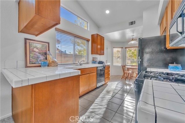 Detail Gallery Image 10 of 23 For 40432 Aster, Palmdale,  CA 93551 - 4 Beds | 2 Baths