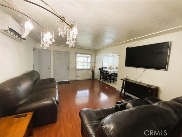 Detail Gallery Image 3 of 16 For 11313 Pennsylvania, South Gate,  CA 90280 - 3 Beds | 2 Baths