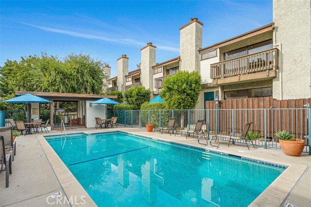 Detail Gallery Image 43 of 53 For 4218 Troost #20,  Studio City,  CA 91604 - 3 Beds | 2/1 Baths